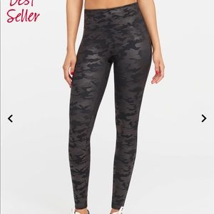 Spanx Faux Matte Shine Black Leather Camo Camouflage Leggings Petite XS